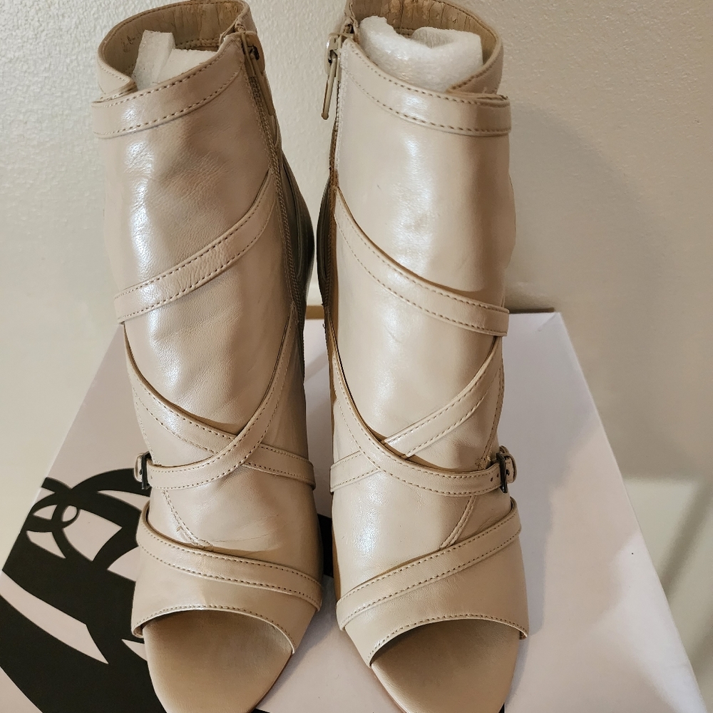 NineWest natural bootie, size 8.5.